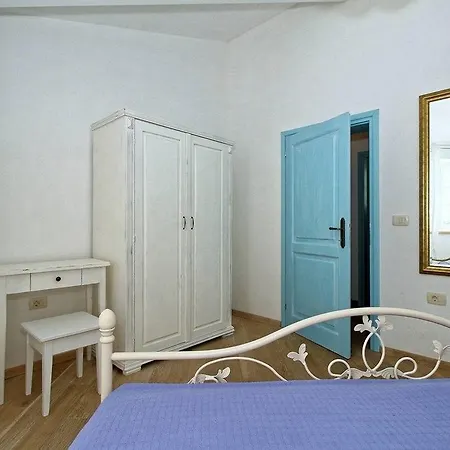Holiday home Dvori Na Brigu