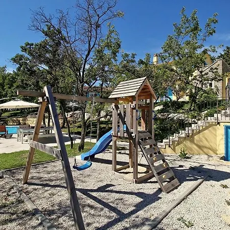 Dvori Na Brigu Pazin