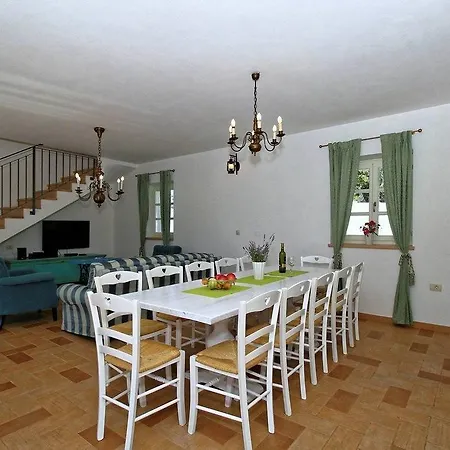Holiday home Dvori Na Brigu