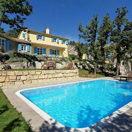 Holiday home Dvori Na Brigu