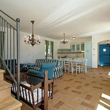 Holiday home Dvori Na Brigu *